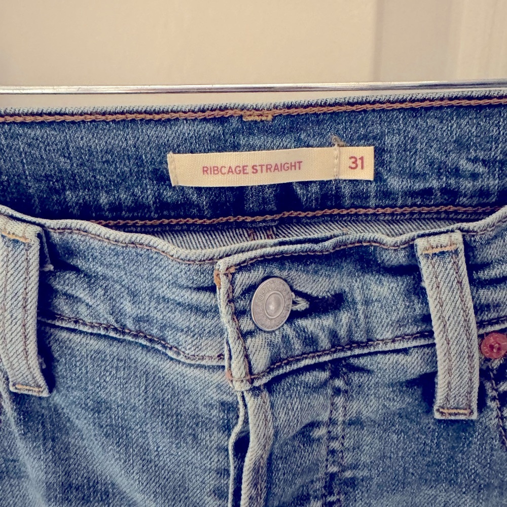 Levi’s rib cage straight jeans - Picture 3 of 4